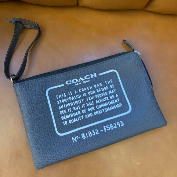 Coach bule Zip Wristlet - Picture 1 of 1